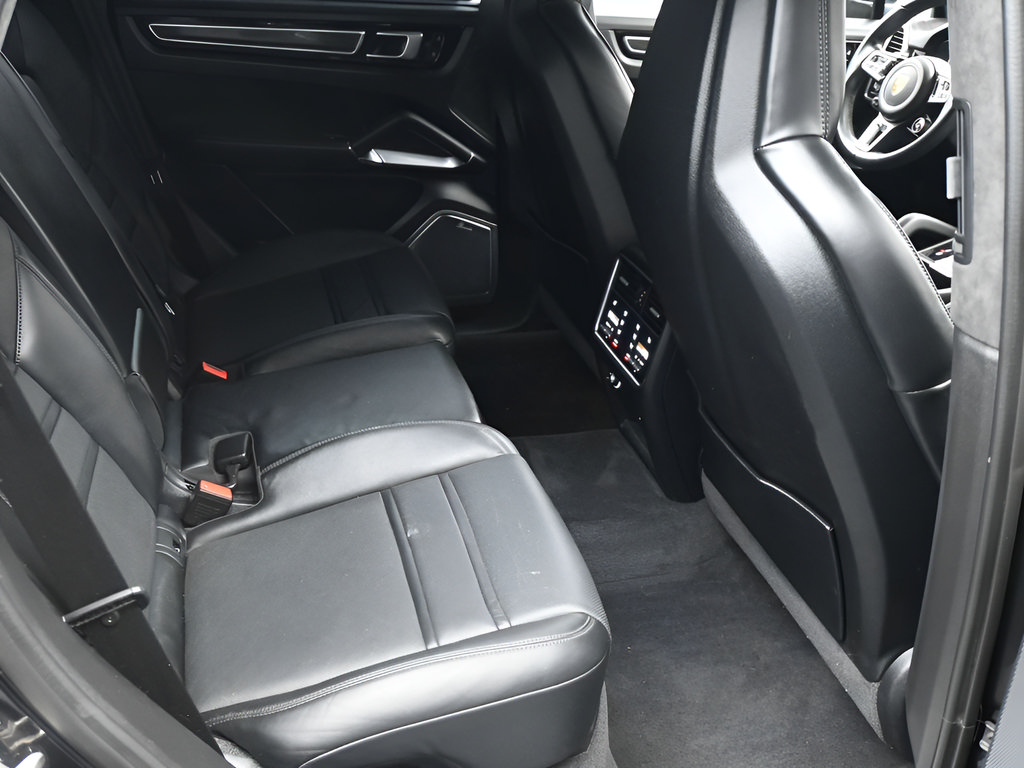 Certified 2022 Porsche Cayenne Turbo S AWD/4WD image 11