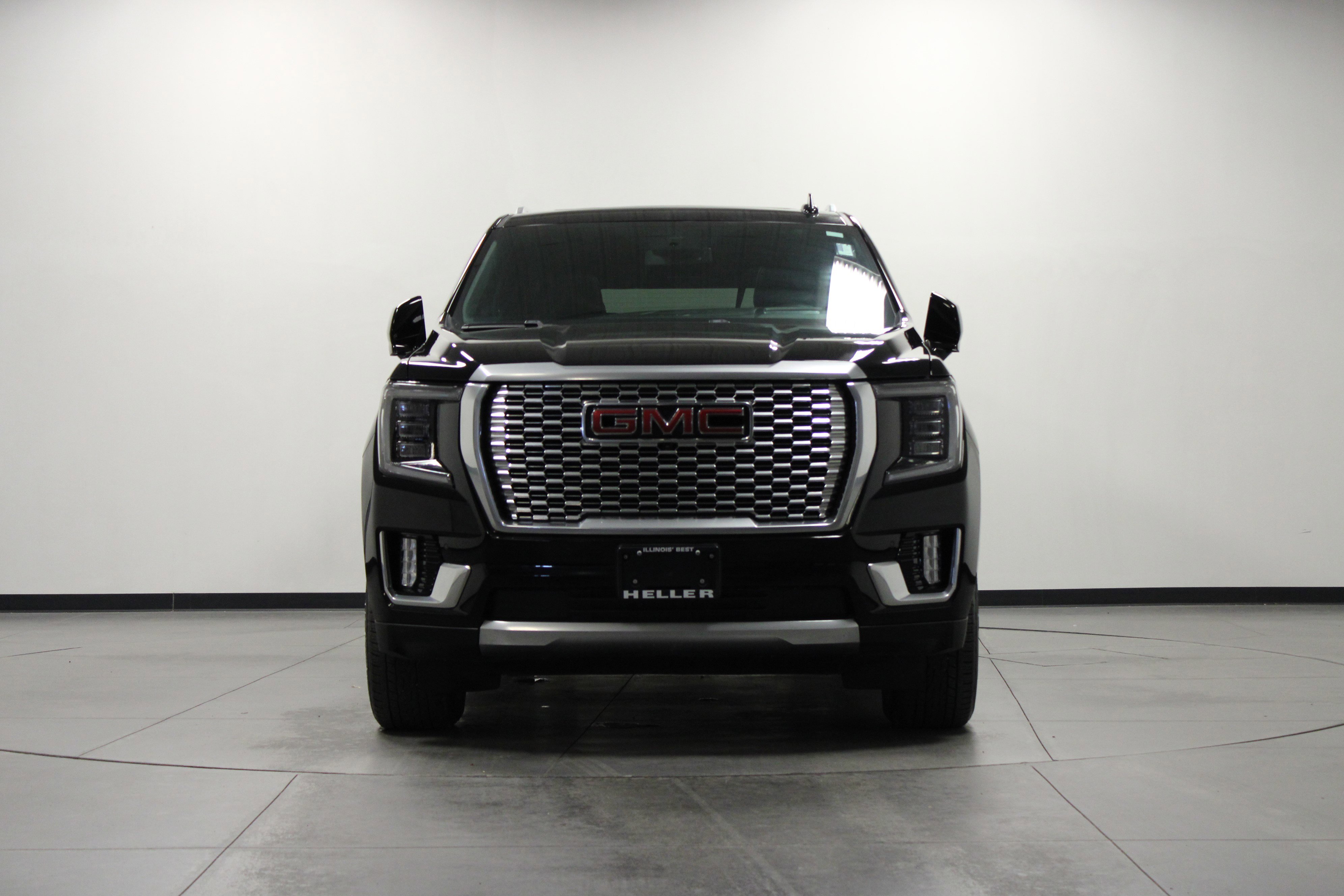 Used 2023 GMC Yukon XL Denali image 9