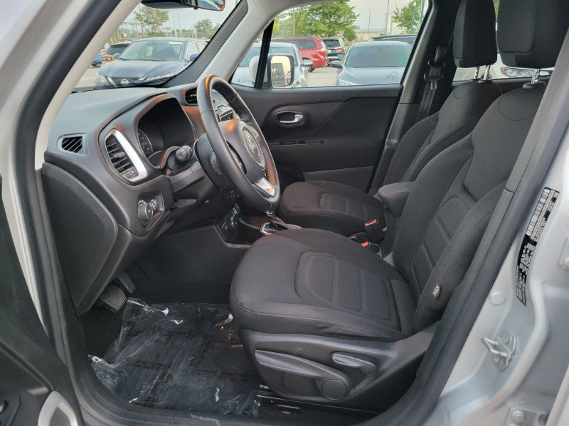 Used 2019 Jeep Renegade Latitude w/ Cold Weather Group AWD/4WD image 18