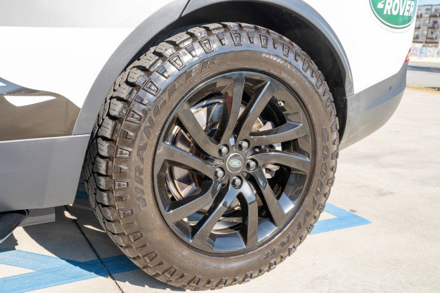 Used 2020 Land Rover Discovery HSE image 10