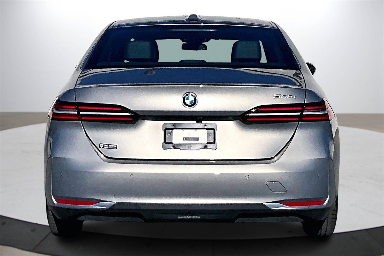 Used 2024 BMW 530i w/ Premium Package image 8