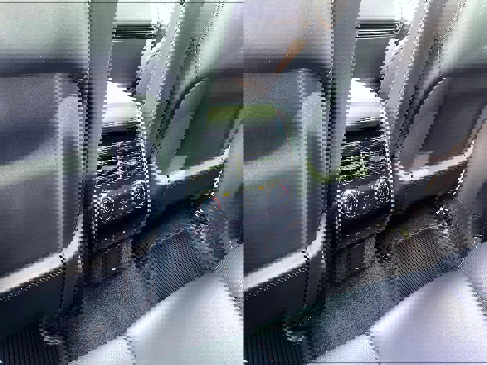 Used 2024 Land Rover Range Rover SE image 37