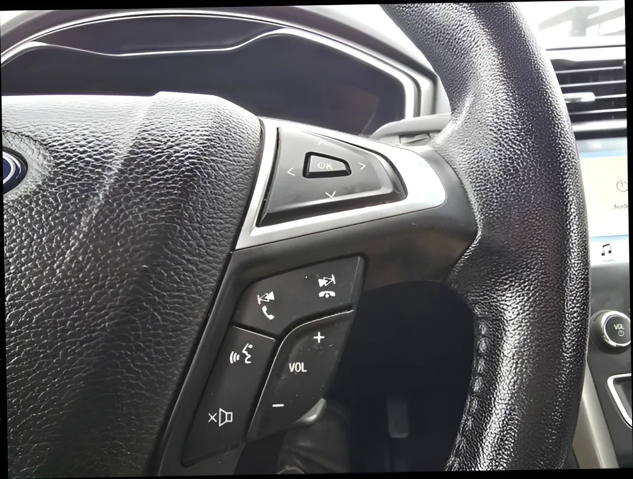 Used 2018 Ford Fusion SE w/ Fusion SE Technology Package image 23