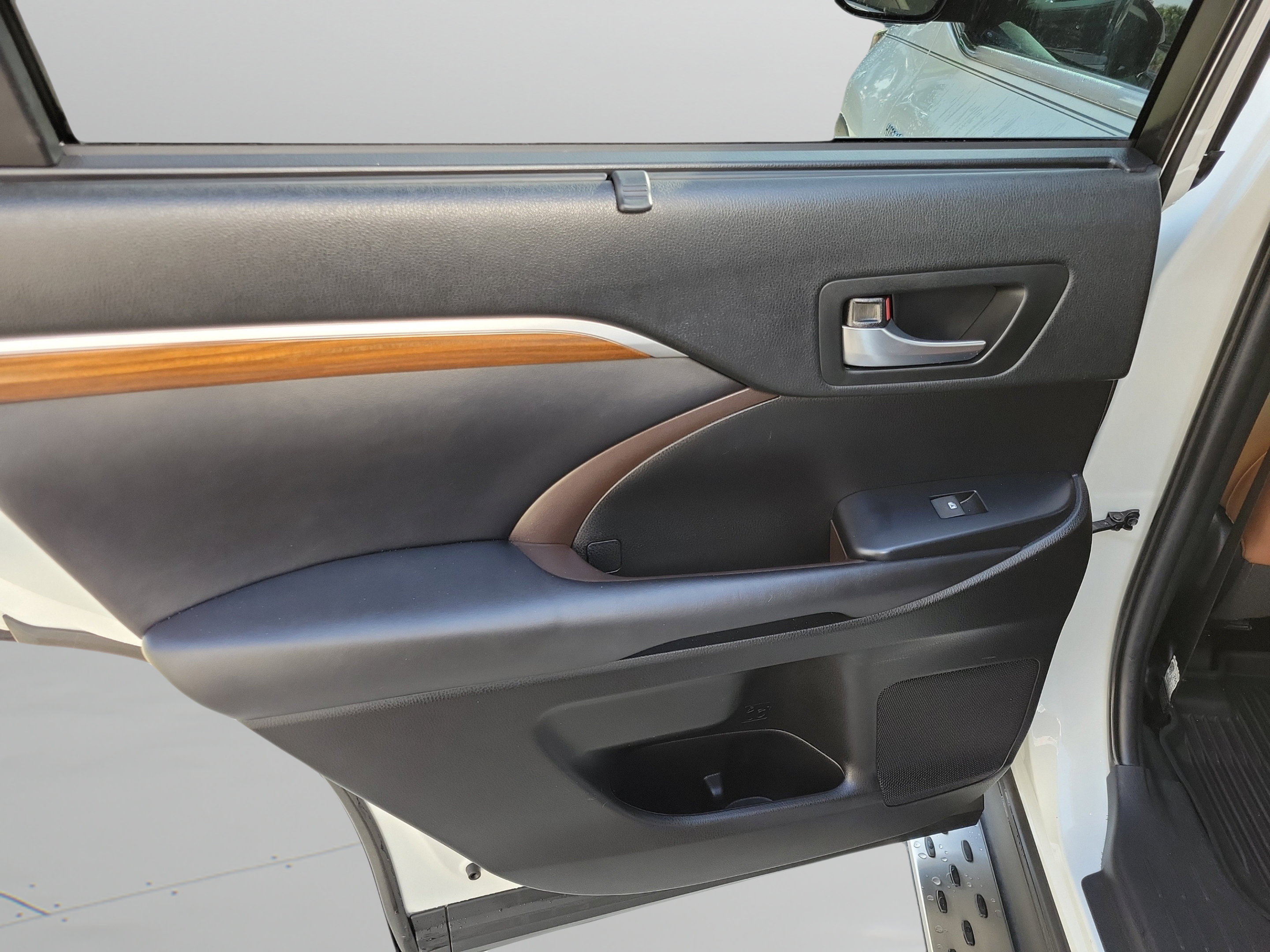 Used 2019 Toyota Highlander Limited Platinum AWD/4WD image 26