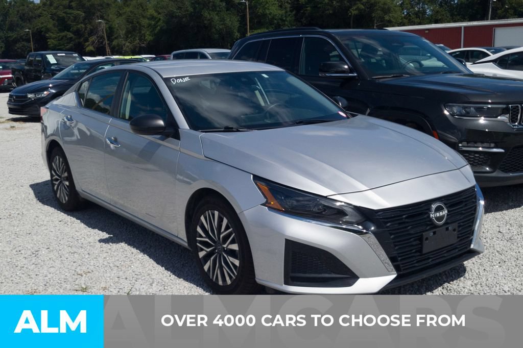 Used 2024 Nissan Altima 2.5 SV FWD image 2