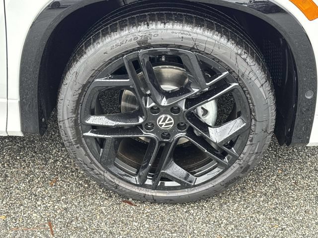 New 2026 Volkswagen Tiguan SE R-Line FWD image 30