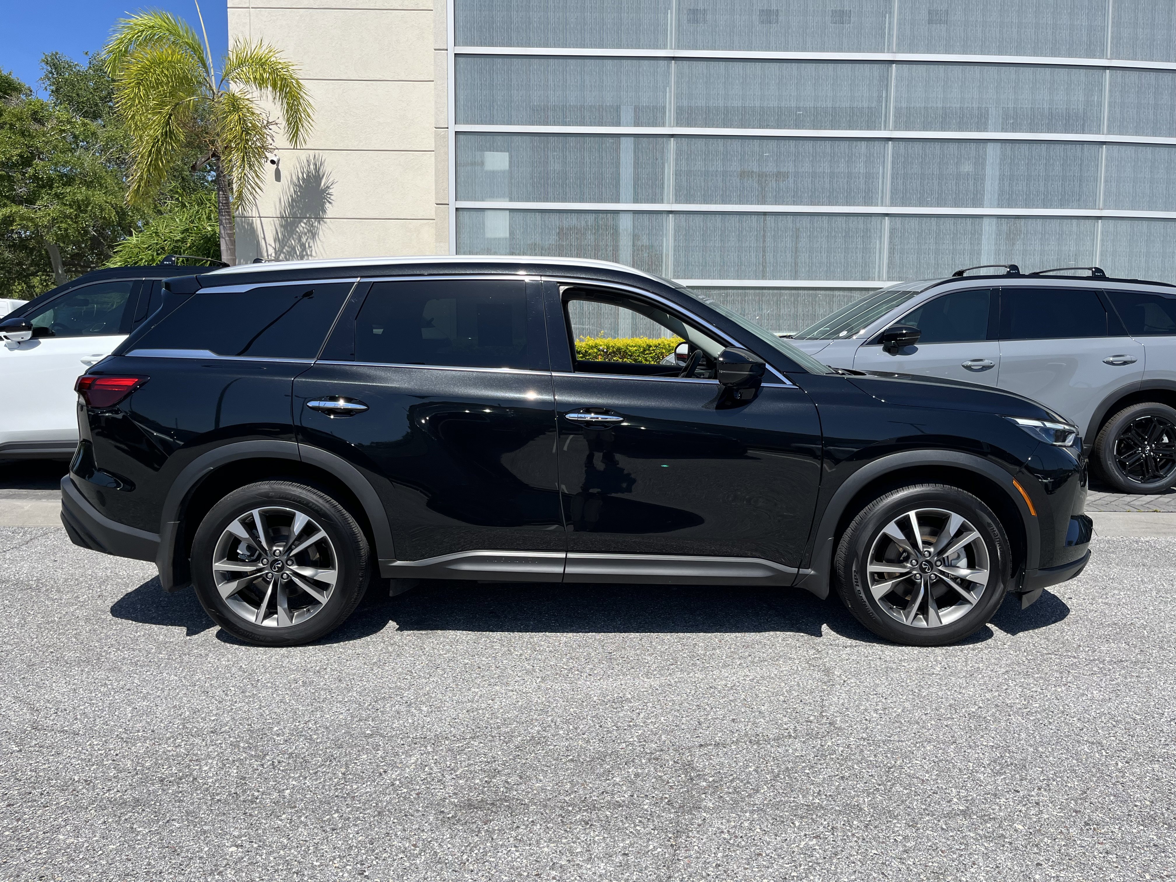 Certified 2025 INFINITI QX60 Luxe w/ Cargo Package AWD/4WD image 11