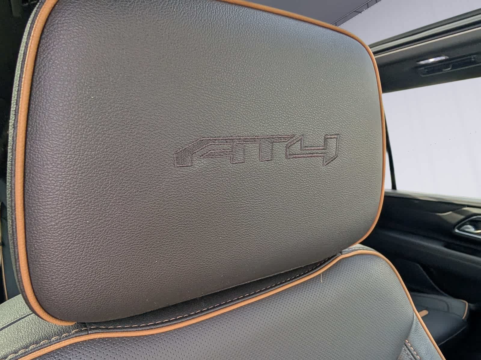 Used 2023 GMC Yukon XL AT4 w/ Technology Package AWD/4WD image 10