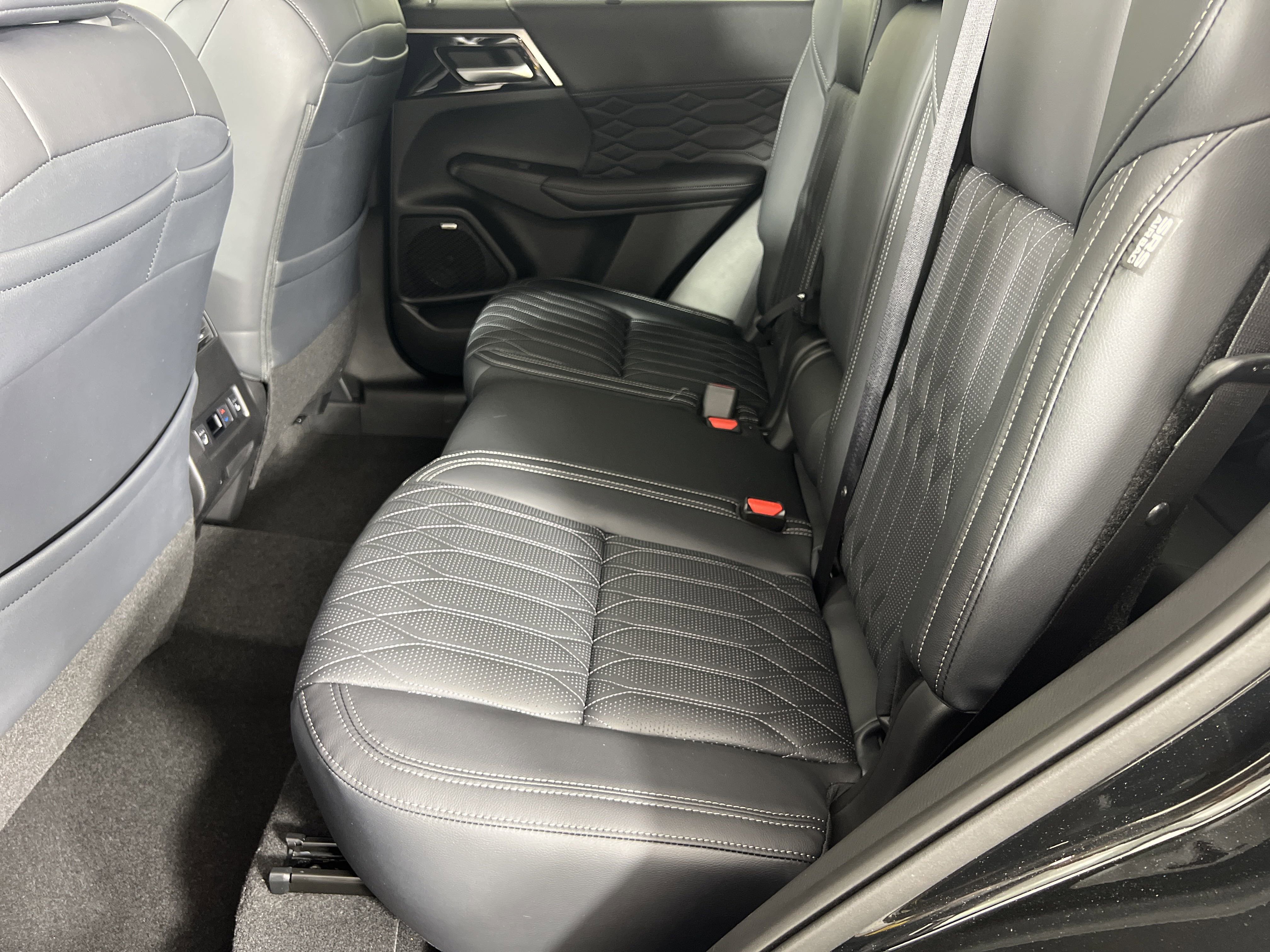 New 2025 Mitsubishi Outlander SEL image 11