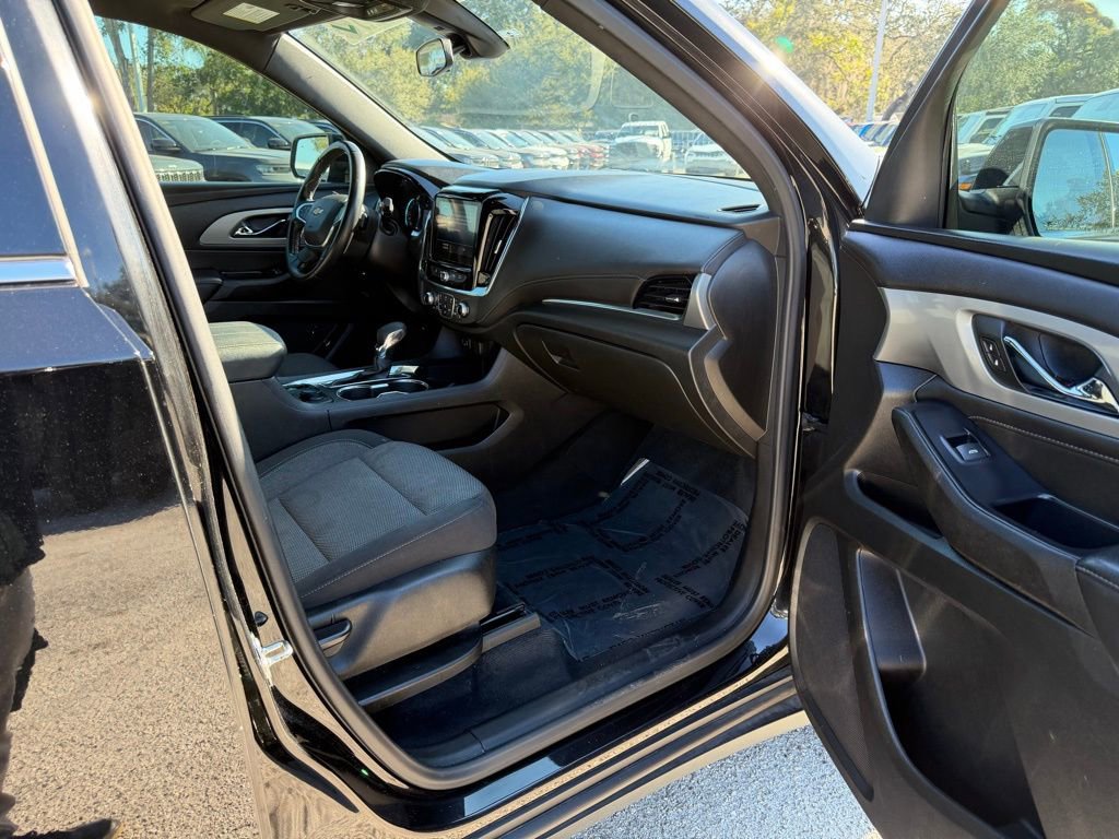 Used 2022 Chevrolet Traverse LT image 30