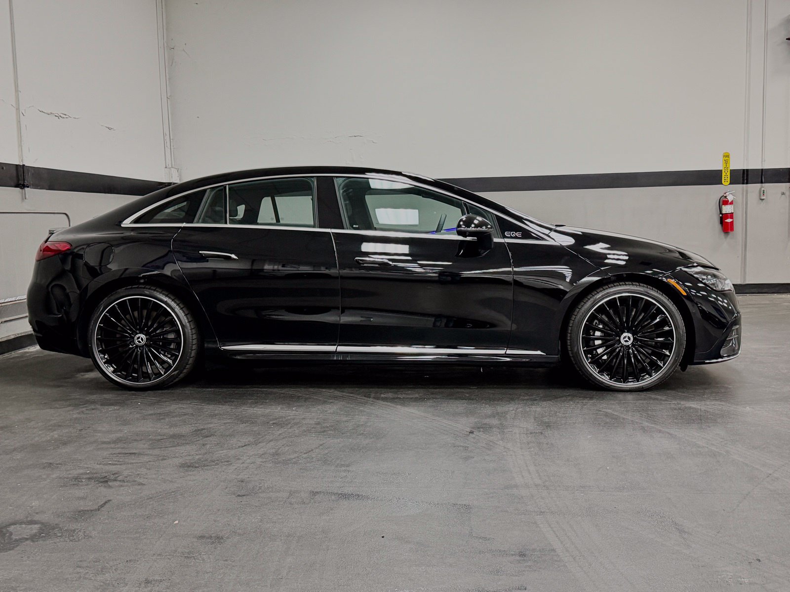 Used 2024 Mercedes-Benz EQE 350+ 4MATIC Sedan image 5