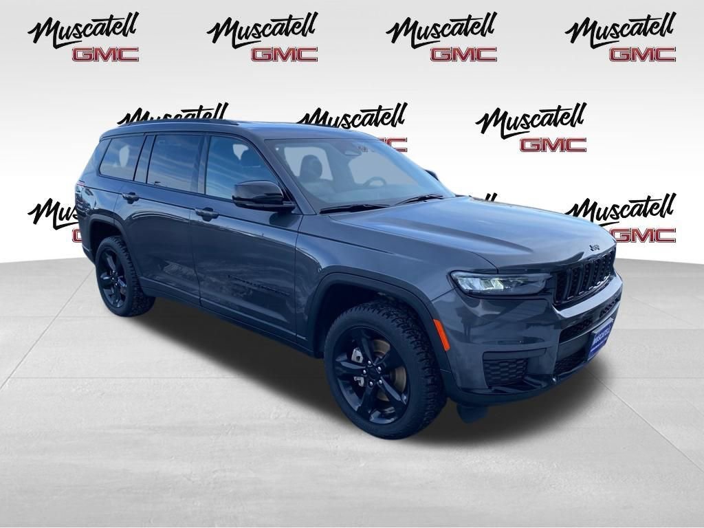 Used 2022 Jeep Grand Cherokee L Laredo image 3