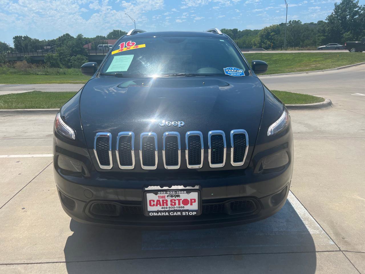 Used 2016 Jeep Cherokee Latitude AWD/4WD image 3