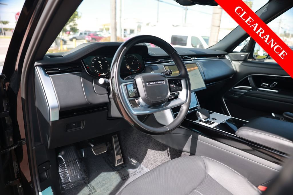 Used 2025 Land Rover Range Rover Long Wheelbase SE AWD/4WD image 14