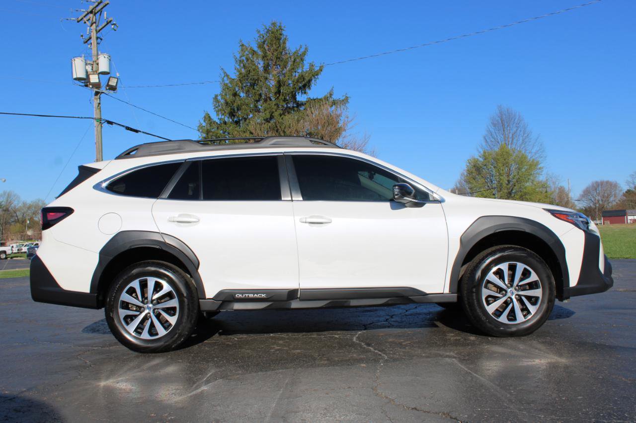 Used 2024 Subaru Outback Premium AWD/4WD image 3