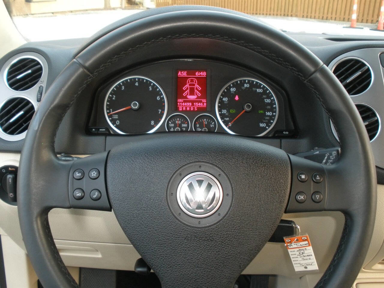 Used 2009 Volkswagen Tiguan SE image 35