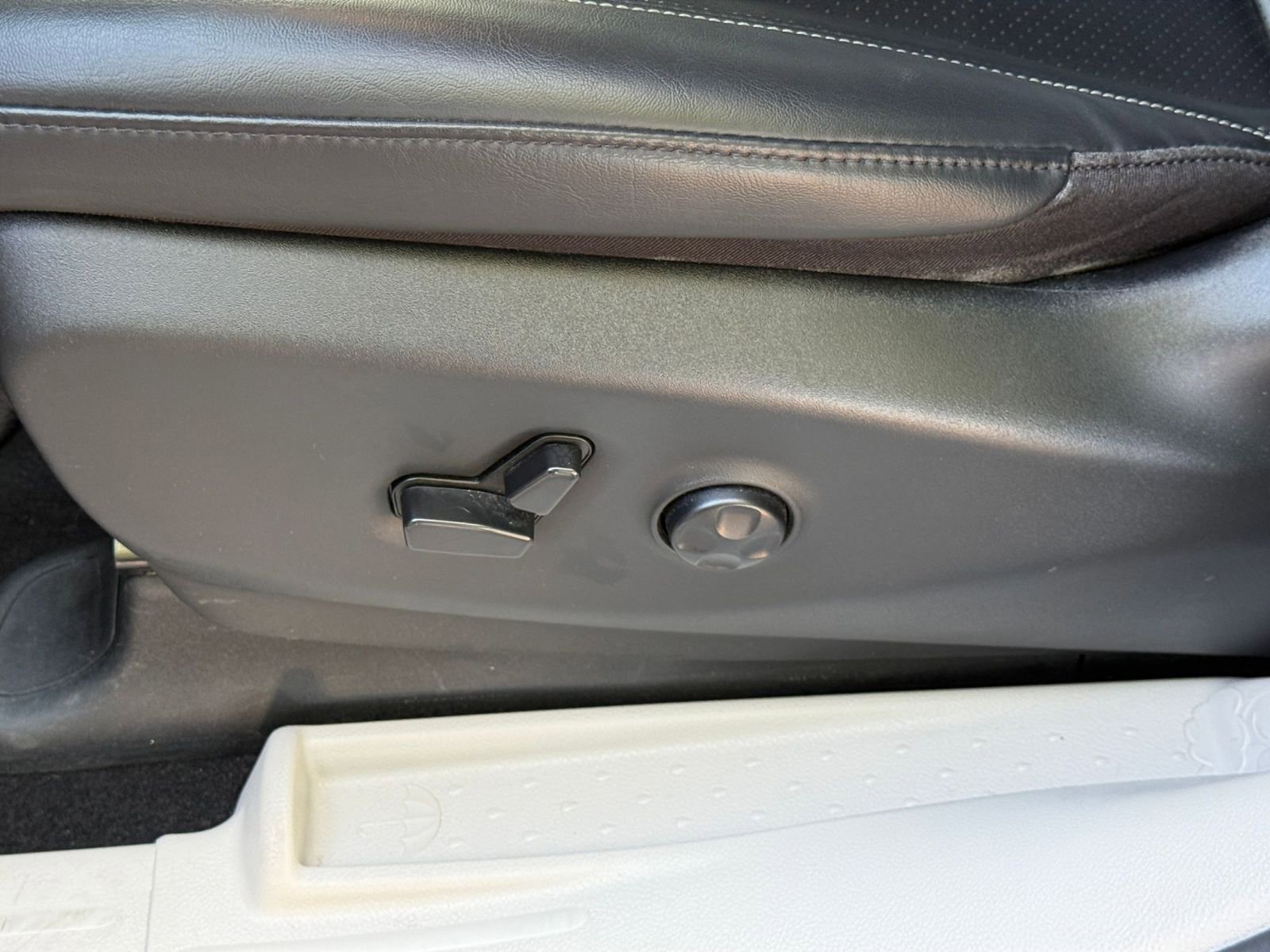 Used 2023 Chrysler Pacifica Touring-L FWD image 22