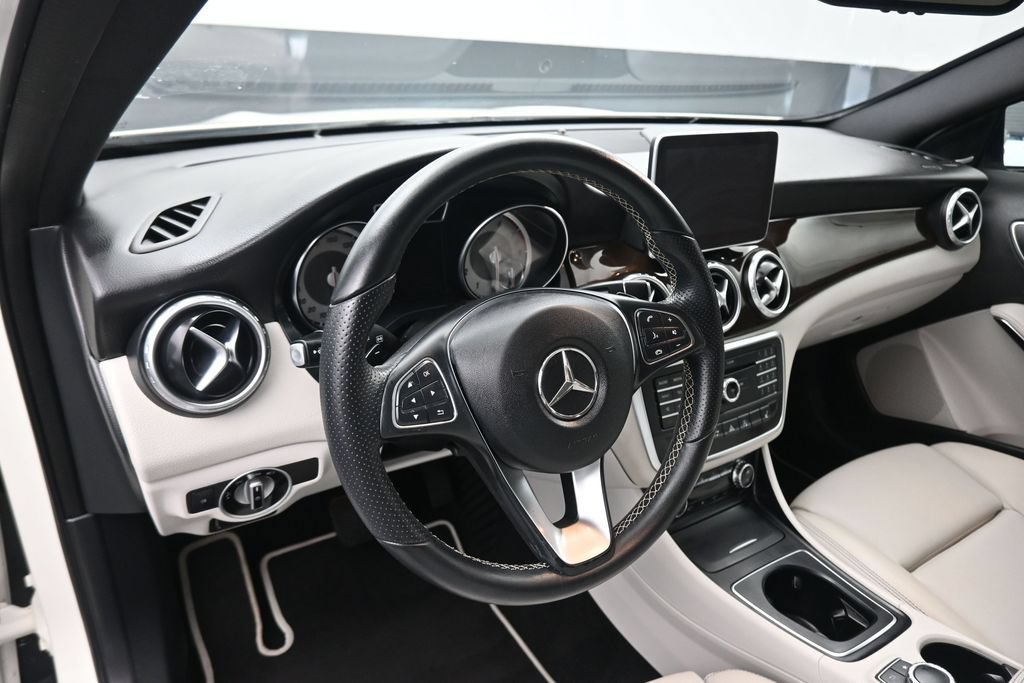 Used 2016 Mercedes-Benz GLA 250 image 14