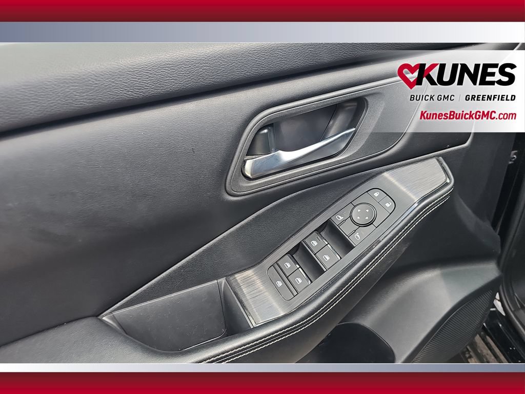 Used 2024 Nissan Rogue SV AWD/4WD image 14