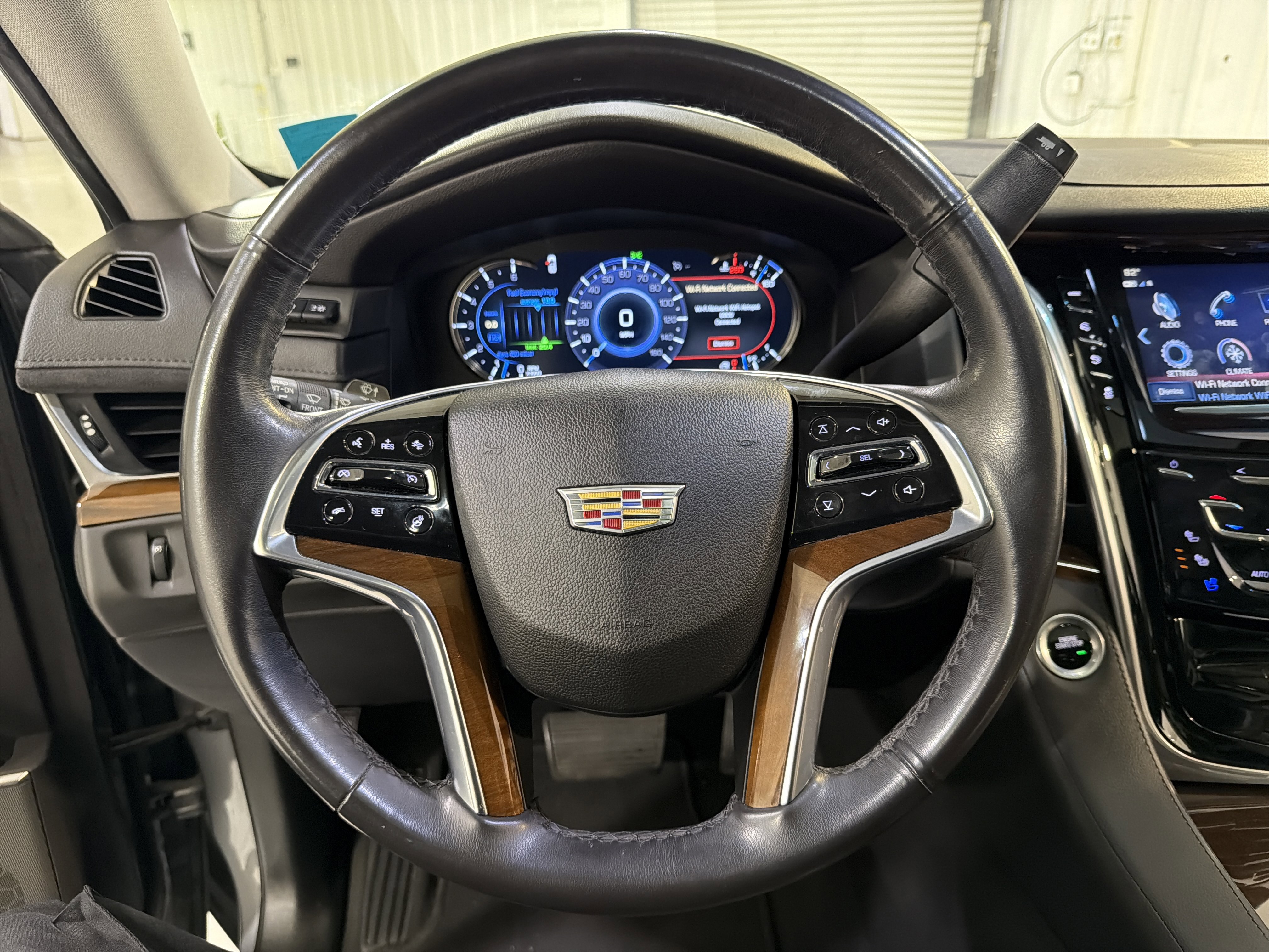 Used 2020 Cadillac Escalade ESV Luxury AWD/4WD image 17
