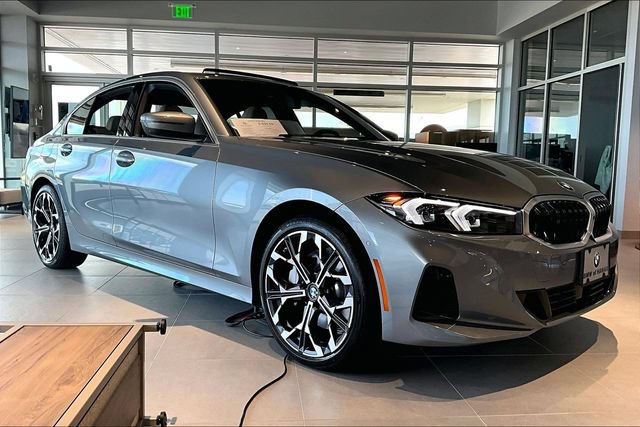 New 2026 BMW 330i Sedan w/ Premium Package RWD image 2