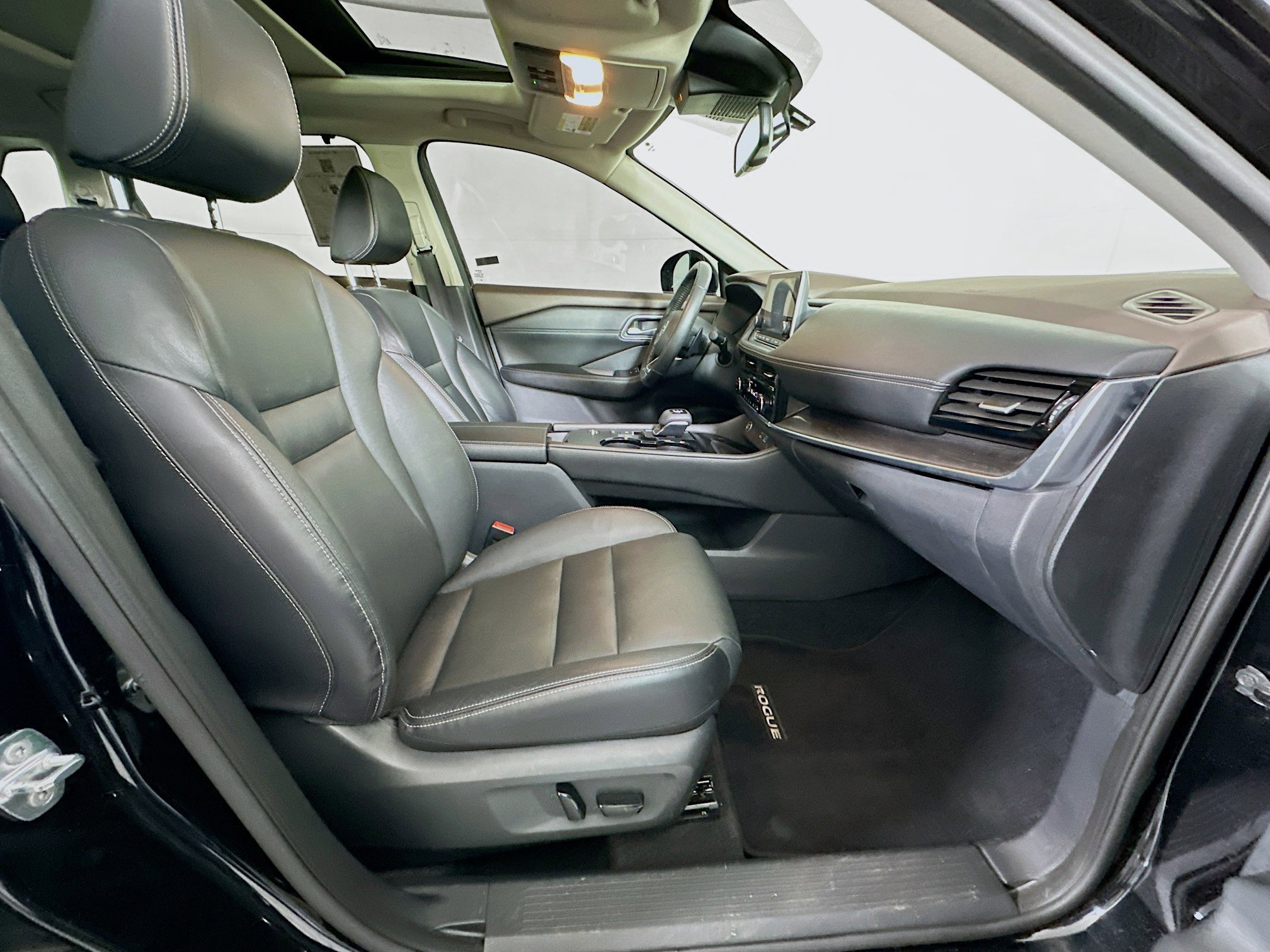 Used 2021 Nissan Rogue SL FWD image 32