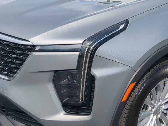 Used 2024 Cadillac XT4 Luxury w/ Cold Weather Package FWD image 10