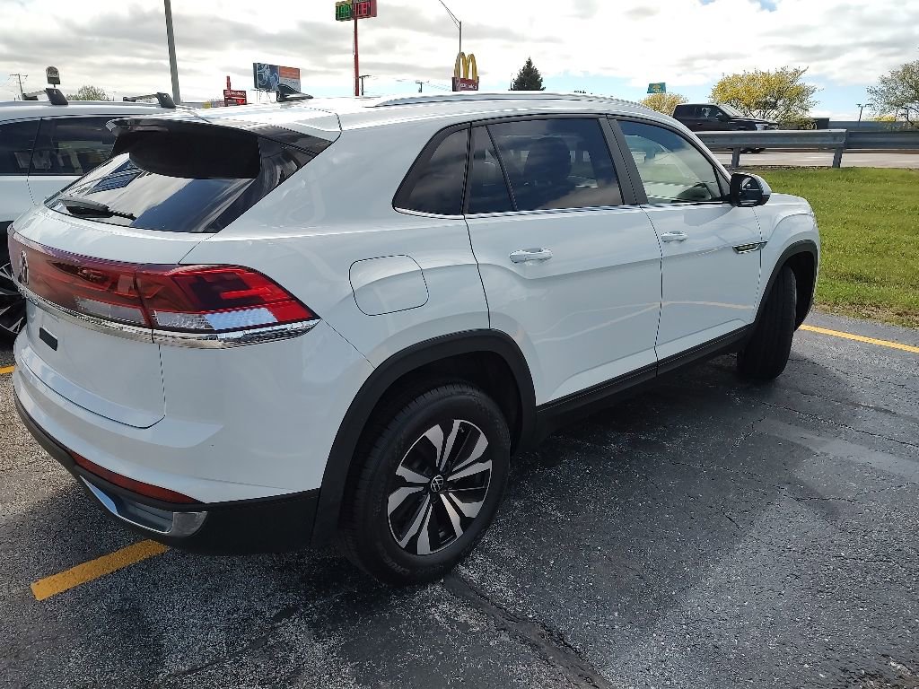 Used 2025 Volkswagen Atlas Cross Sport SE FWD image 10