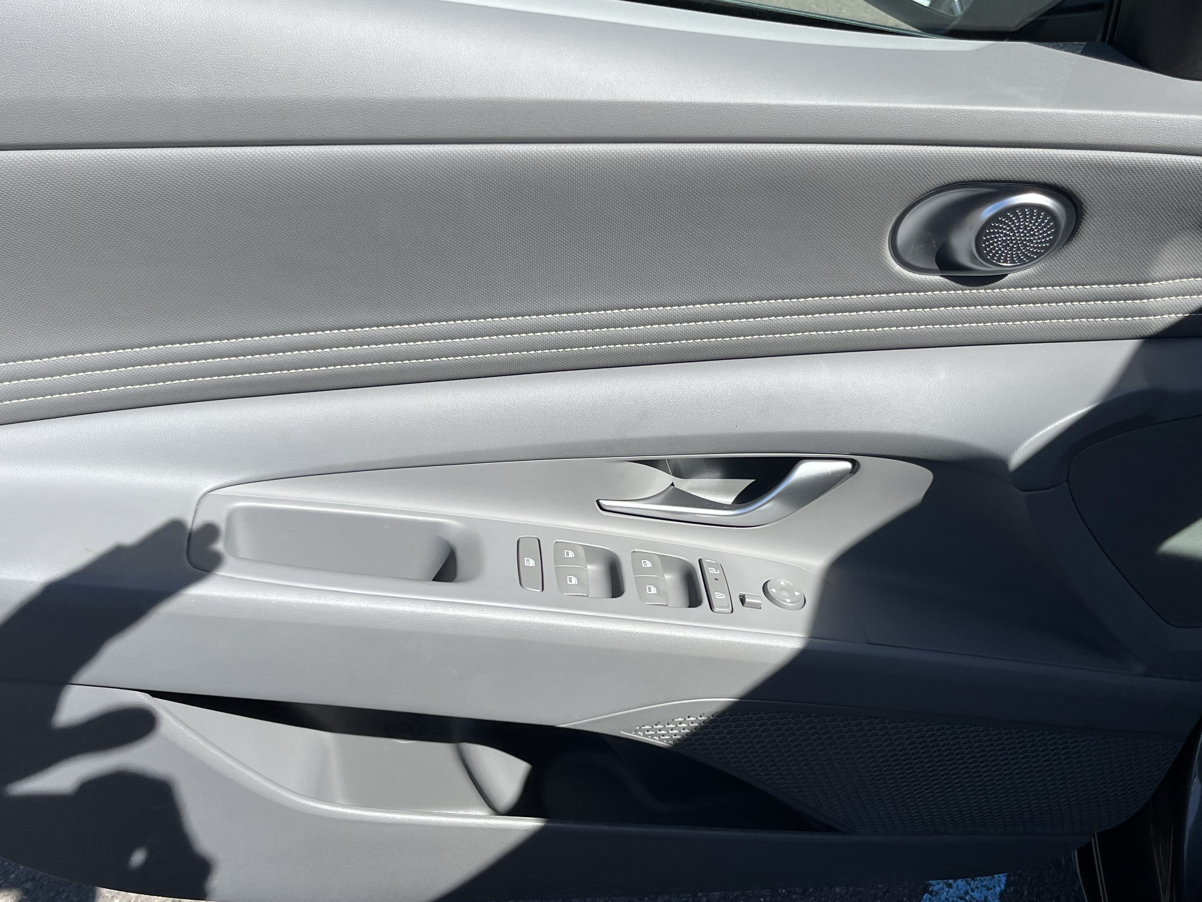 Certified 2025 Hyundai Elantra Hybrid FWD image 16