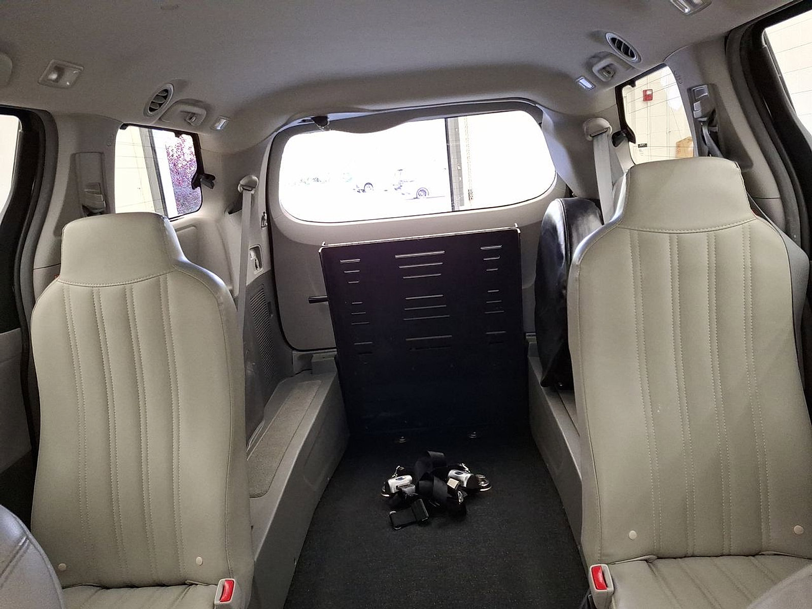 Used 2015 Toyota Sienna XLE w/ XLE Navigation Package FWD image 20