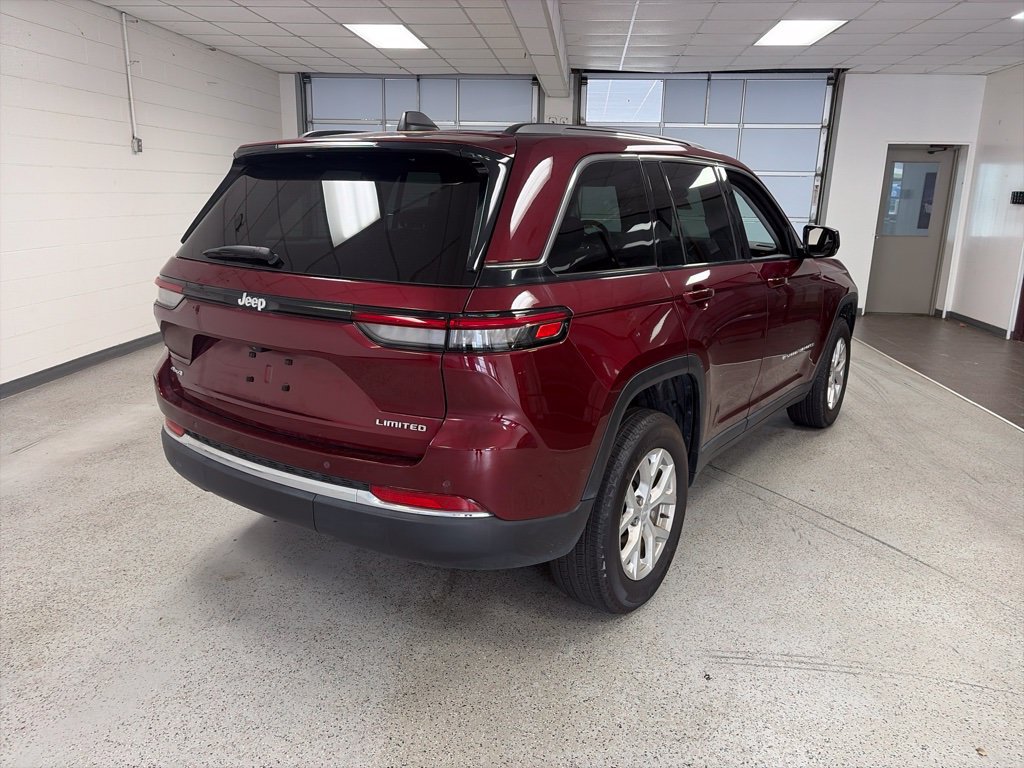 Used 2023 Jeep Grand Cherokee Limited AWD/4WD image 3