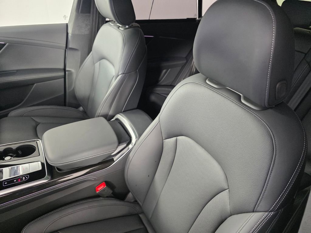 Used 2025 Audi Q8 Prestige image 11