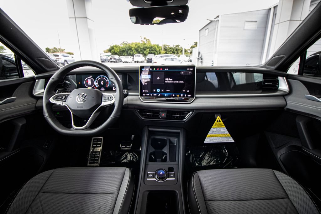 New 2026 Volkswagen Tiguan SE R-Line FWD image 32