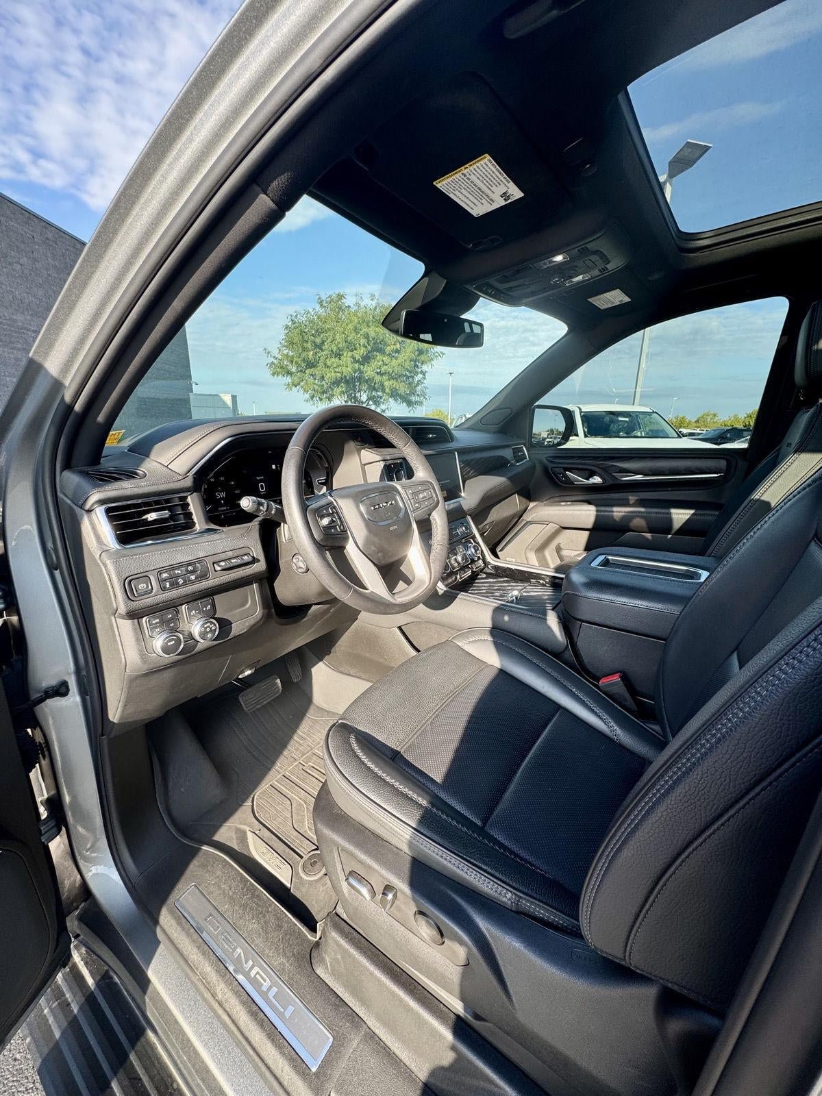 Used 2023 GMC Yukon XL Denali AWD/4WD image 21
