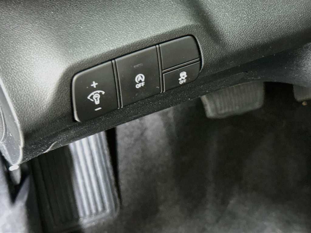 Certified 2024 Hyundai Elantra SE FWD image 18