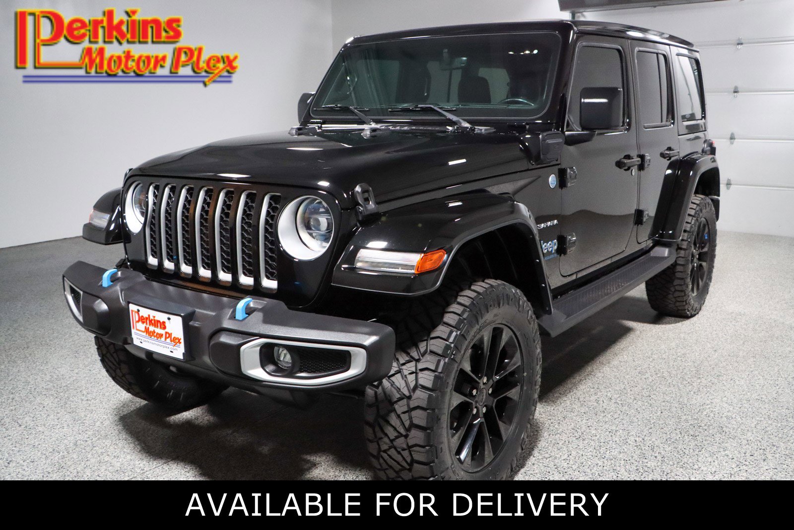 Used 2023 Jeep Wrangler Unlimited Sahara w/ Cold Weather Group AWD/4WD image 1
