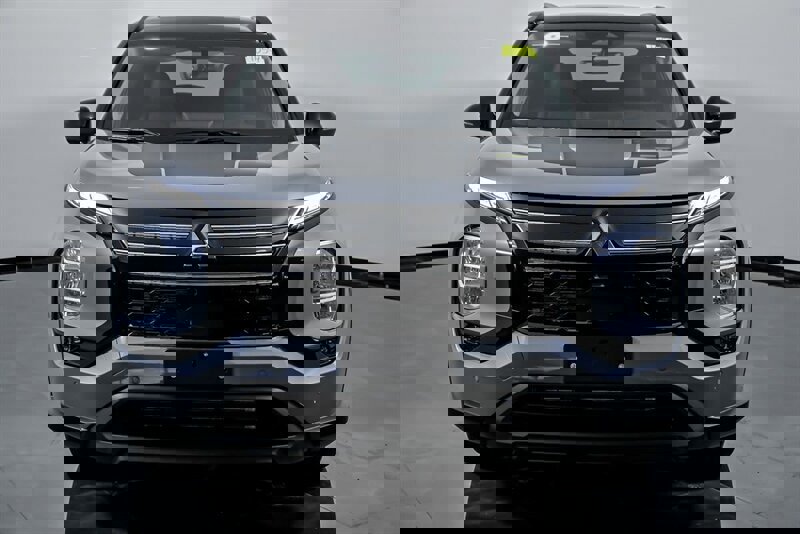 New 2025 Mitsubishi Outlander AWD image 4
