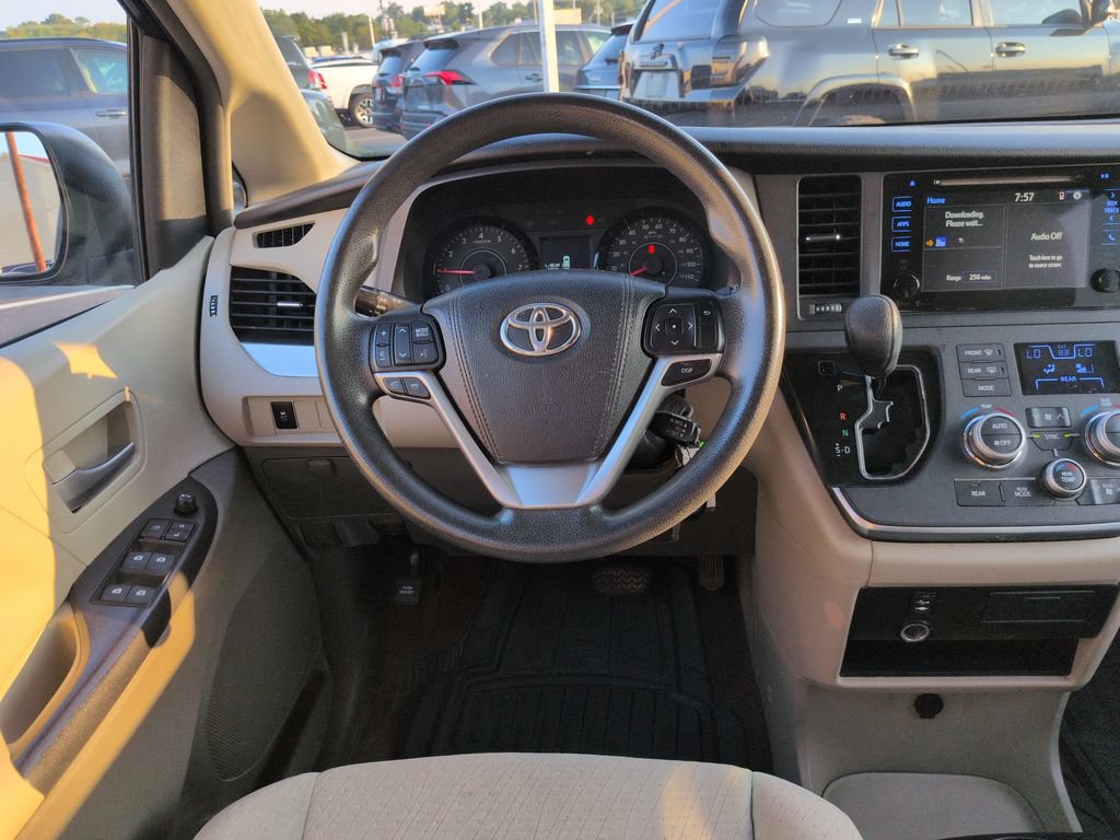 Used 2015 Toyota Sienna LE FWD image 14