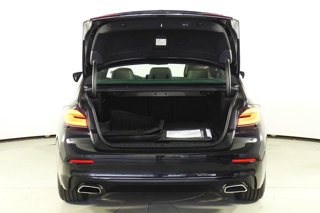 Certified 2023 BMW 530e w/ Premium Package image 10