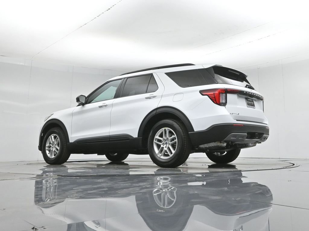 New 2026 Ford Explorer Active RWD image 3
