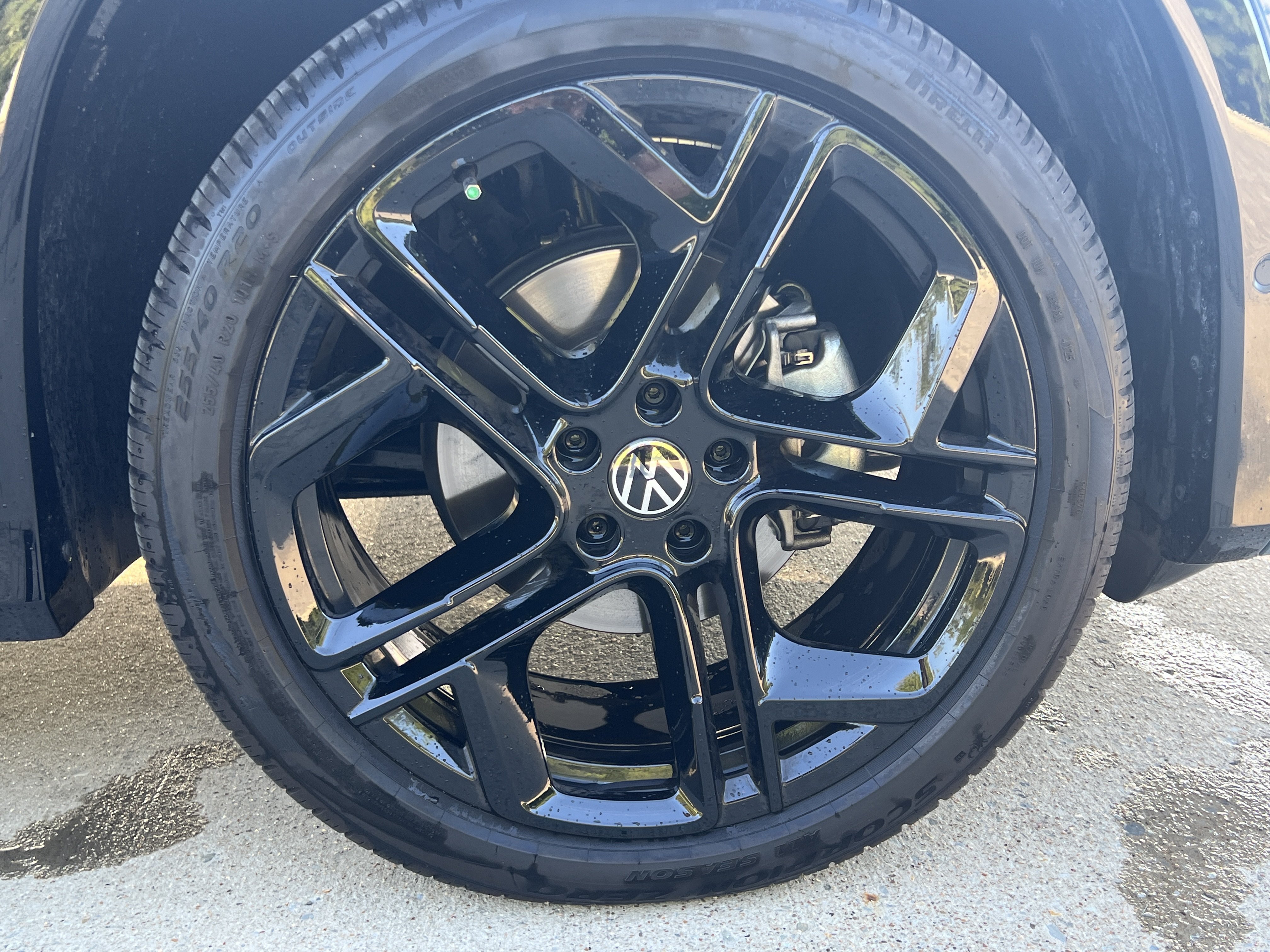 Certified 2026 Volkswagen Tiguan SE R-Line FWD image 11
