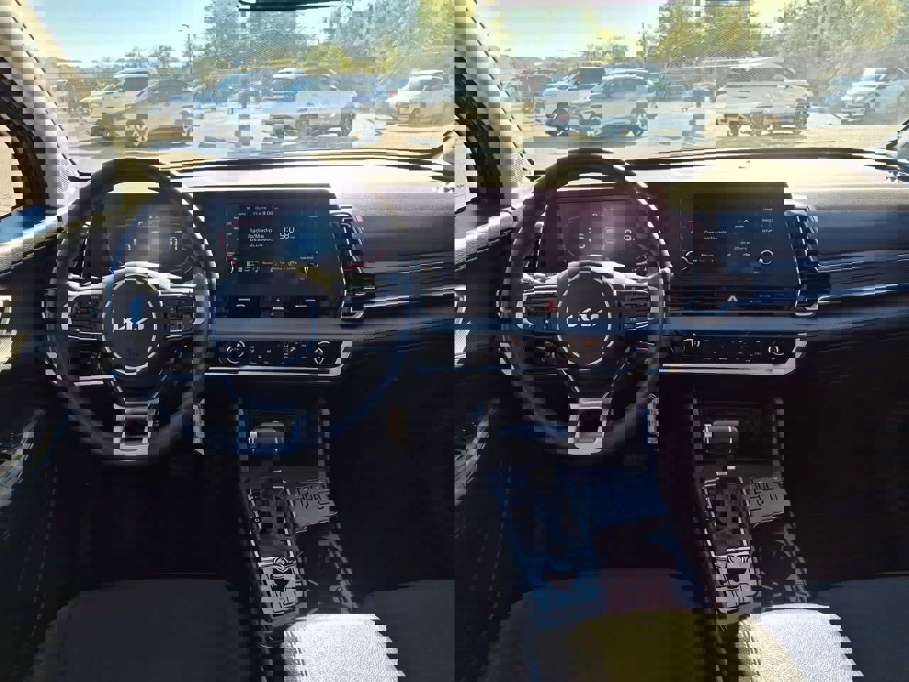 Used 2024 Kia Sportage LX image 21