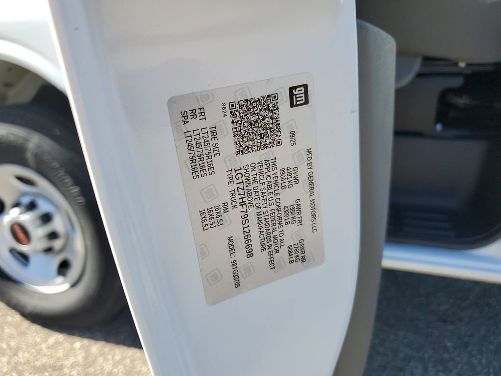 New 2025 GMC Savana 3500 Extended w/ Driver Convenience Package image 30