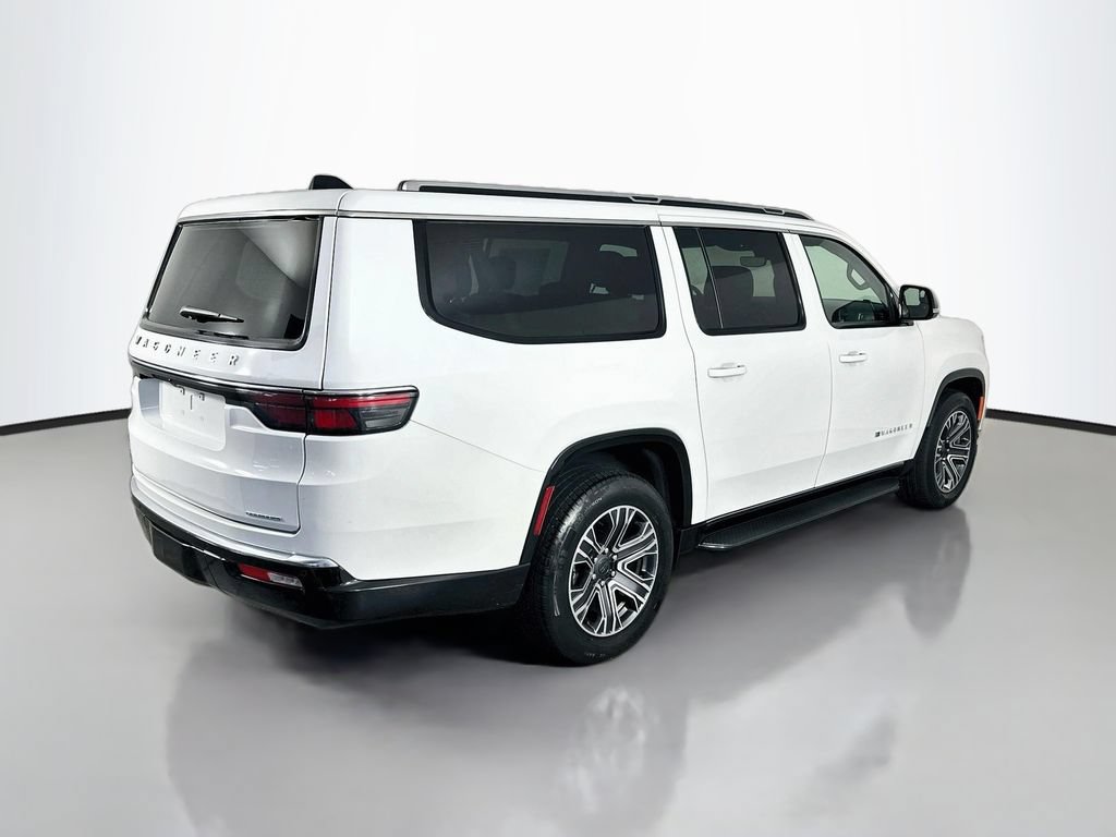 Used 2024 Jeep Wagoneer L Series II w/ Flexible Seating Group RWD image 7