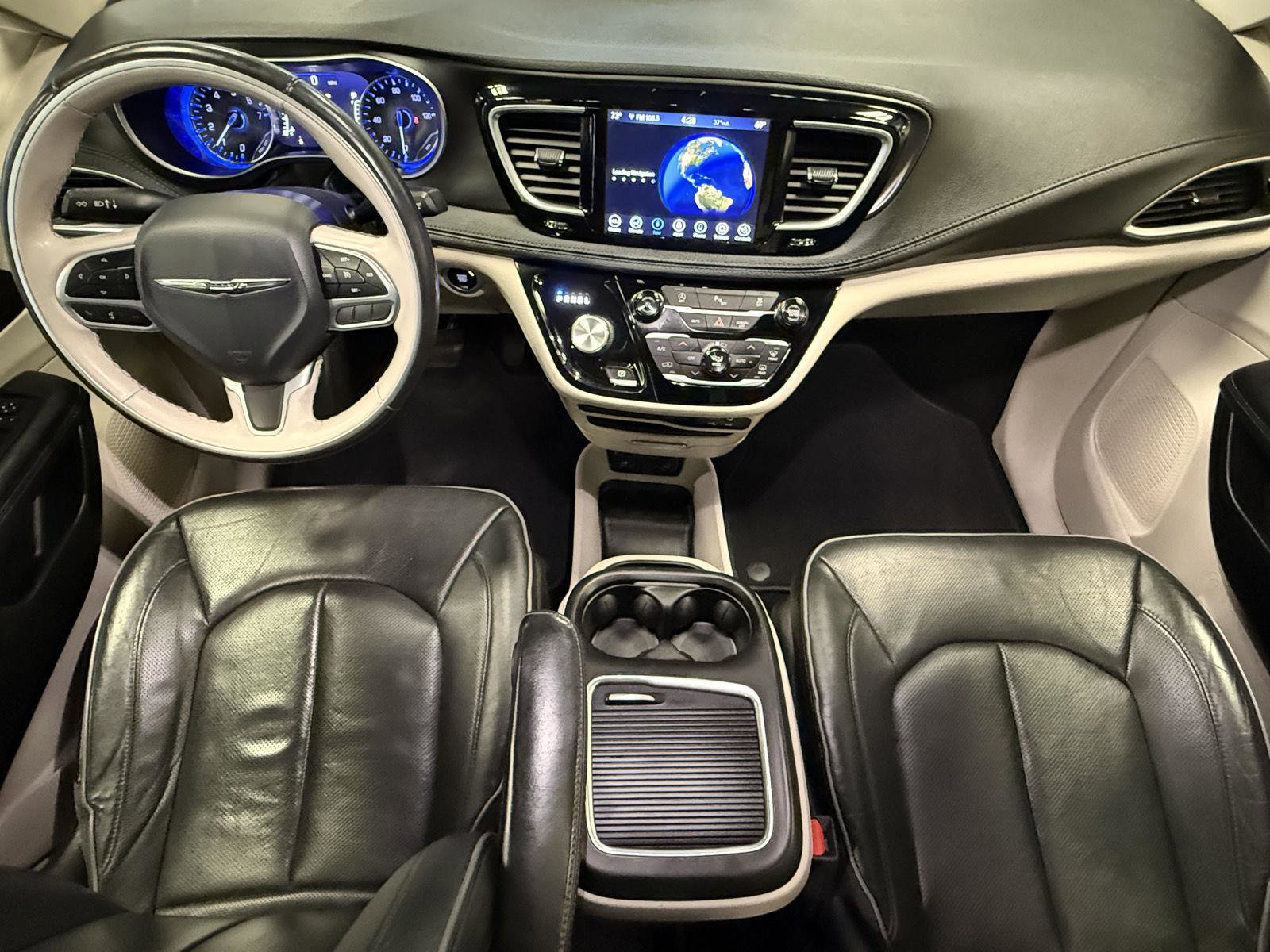 Used 2020 Chrysler Pacifica Limited image 14