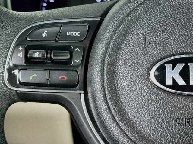 Used 2018 Kia Optima LX w/ 17" Alloy Wheels Package FWD image 11