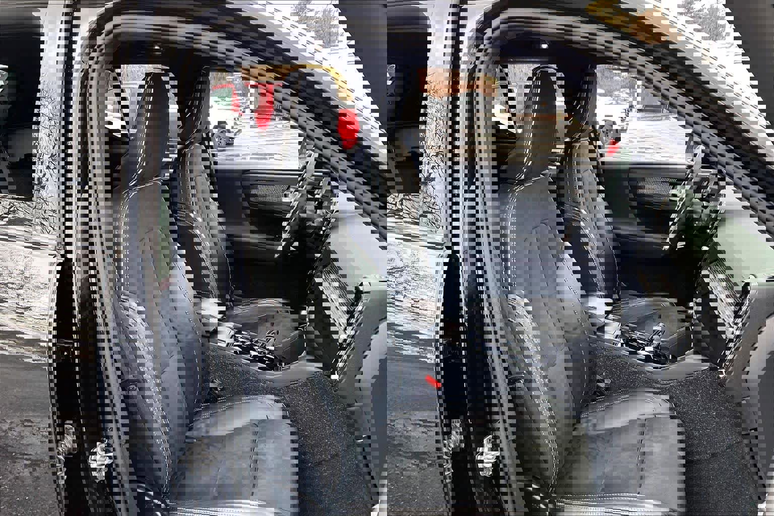 Used 2021 Volvo XC40 T5 R-Design w/ Advanced Package image 8