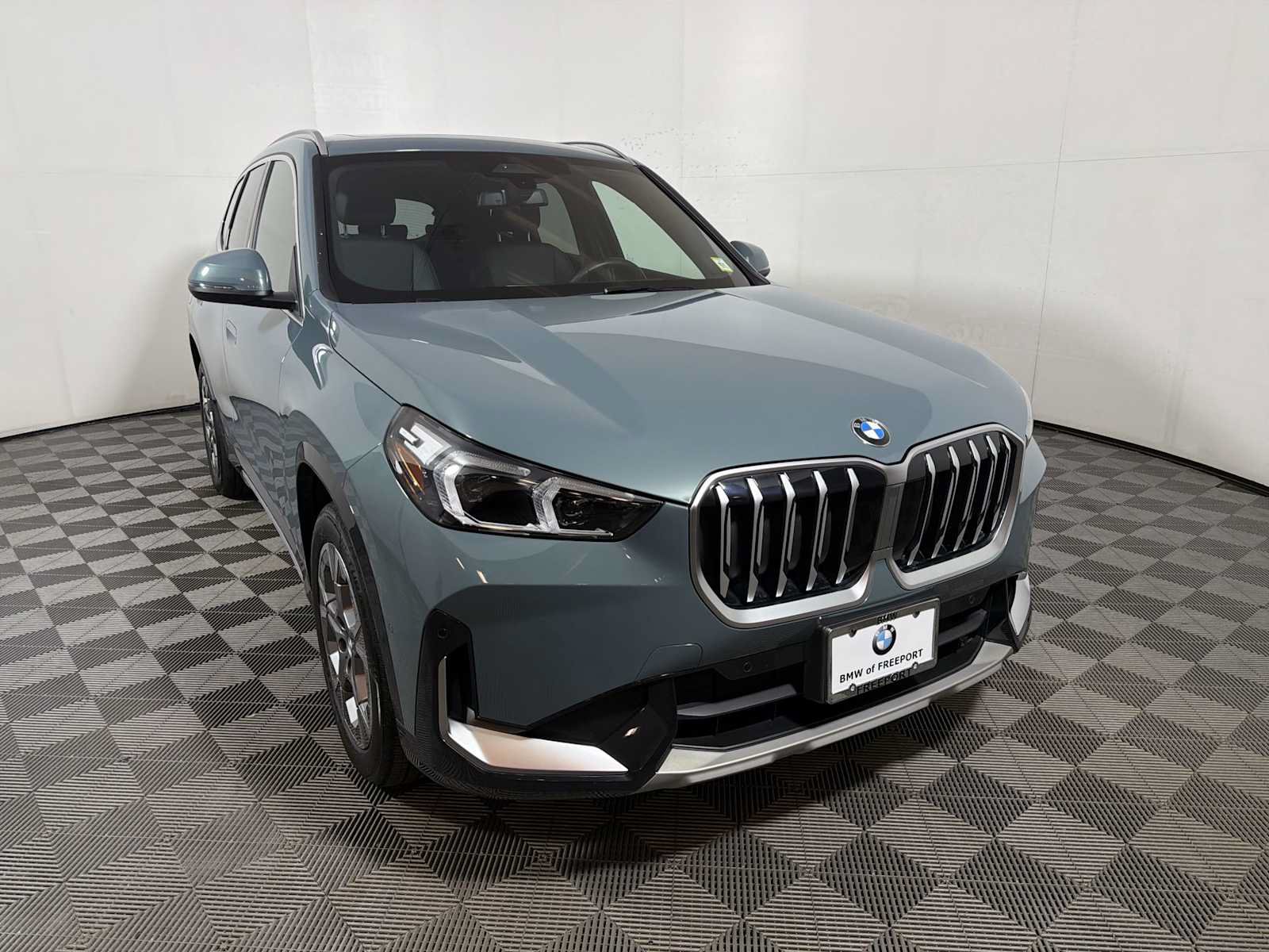 Used 2026 BMW X1 xDrive28i w/ Convenience Package AWD/4WD image 2