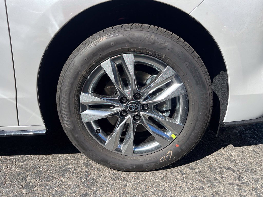 New 2026 Toyota Sienna Limited AWD/4WD image 6
