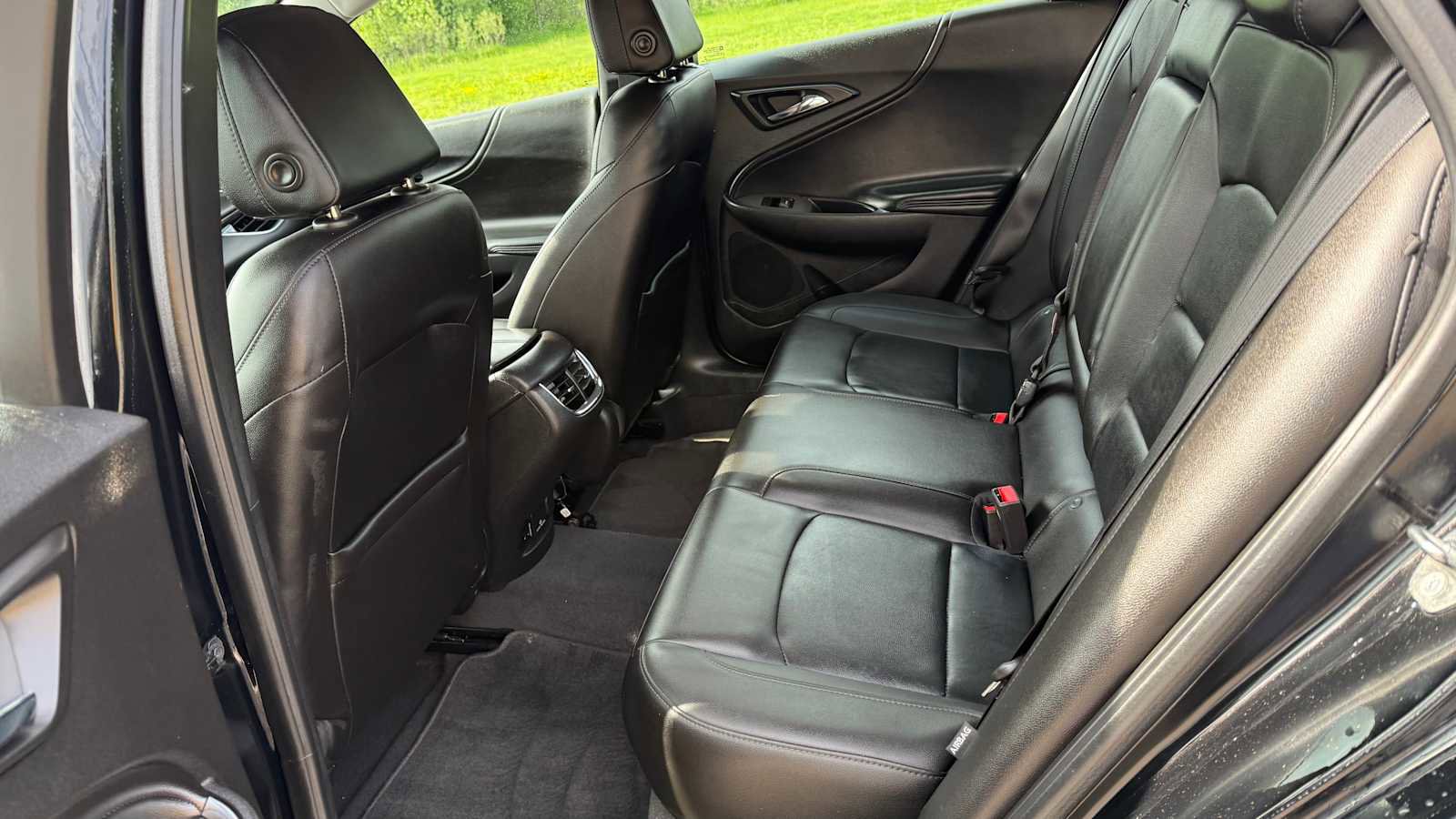 Used 2016 Chevrolet Malibu LT w/ Leather Package FWD image 8